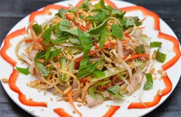 Cách làm nộm tai heo hoa chuối đơn giản ngon sần sật