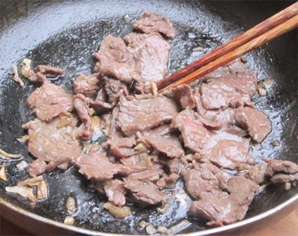 Cách làm nui xào bò cực dai – ngon – giòn – thơm