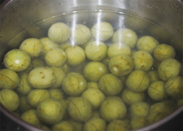 Cách làm ô mai sấu giòn cay nhâm nhi ngày lạnh