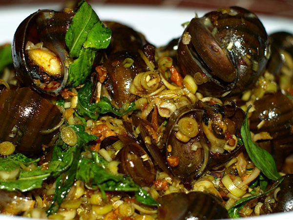 Cách làm ốc bươu xào sả ớt thơm ngon lạ miệng như ngoài hàng