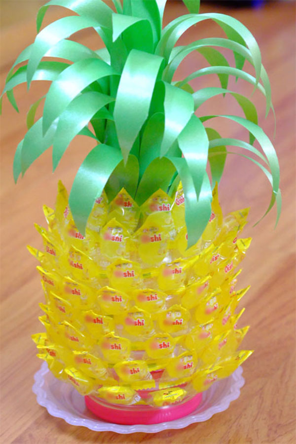 Cách làm quả dứa bằng kẹo oishi chỉ với ba bước