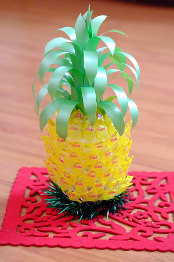 Cách làm quả dứa bằng kẹo oishi chỉ với ba bước