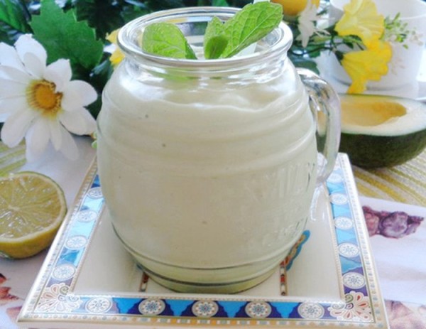 Cách làm sinh tố sữa chua mát lạnh tại nhà