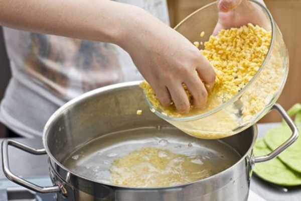 Cách làm sữa đậu xanh ngọt thơm dễ uống cho cả nhà