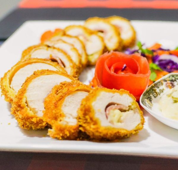 Cách làm thịt gà cuộn phô mai thơm ngậy chuẩn nhà hàng