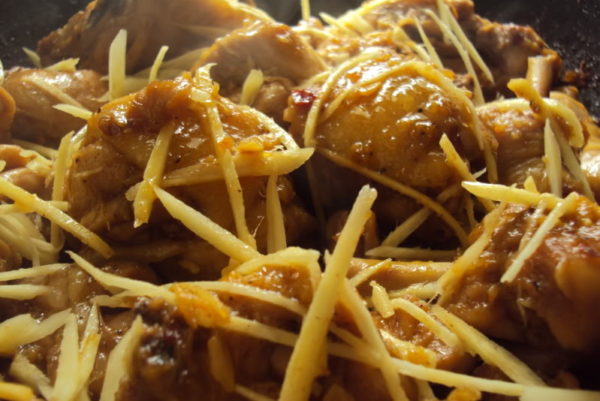 Cách làm thịt gà kho gừng thơm ngon, hấp dẫn cực tốn cơm