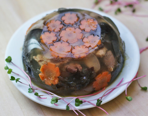 Cách làm thịt gà nấu đông thơm ngon lạ miệng mà không hề ngấy