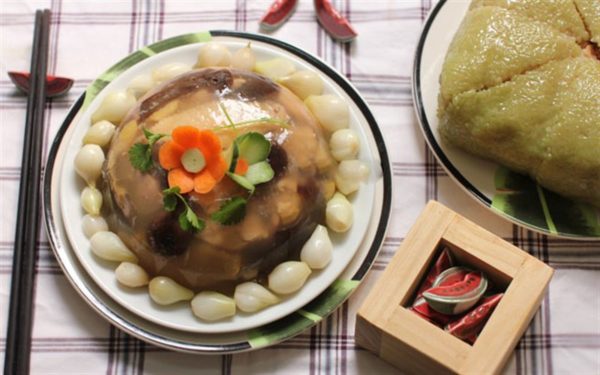 Cách làm thịt gà nấu đông thơm ngon lạ miệng mà không hề ngấy