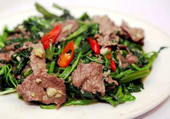 Cách làm thịt trâu xào rau muống mềm, ngon, đơn giản