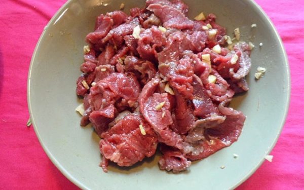 Cách làm thịt trâu xào rau muống mềm, ngon, đơn giản