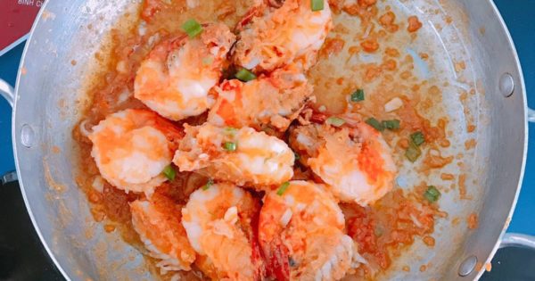 Cách làm tôm kho tàu cực ngon ăn hết “bay” nồi cơm