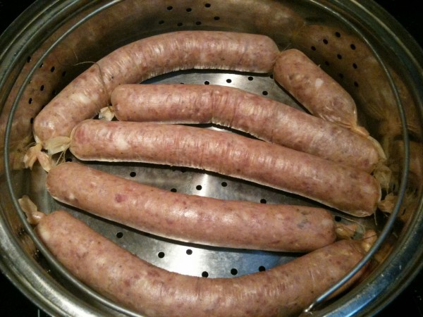 Cách làm xúc xích ngon đơn giản nhất tại nhà