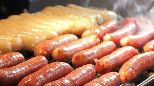 Cách làm xúc xích ngon đơn giản nhất tại nhà