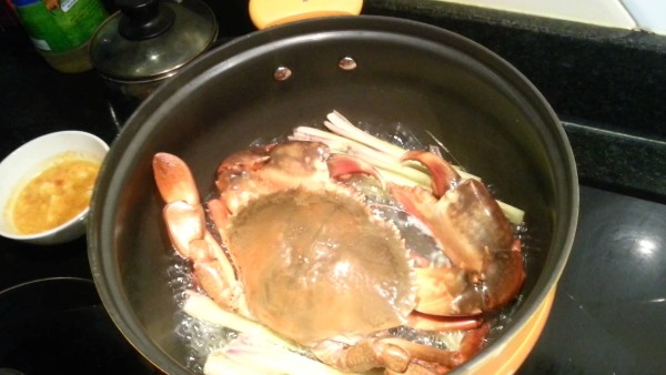 Cách luộc cua biển vừa chín, không gãy càng