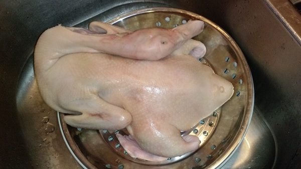 Cách luộc vịt ngon thịt thơm mềm không hôi