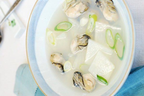 Cách nấu canh hàu củ cải siêu nhanh mà lại vô cùng thơm ngon, bổ dưỡng