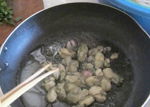 Cách nấu canh hàu củ cải siêu nhanh mà lại vô cùng thơm ngon, bổ dưỡng