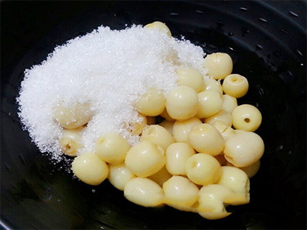 Cách nấu chè củ năng hạt sen ngọt mát siêu hấp dẫn