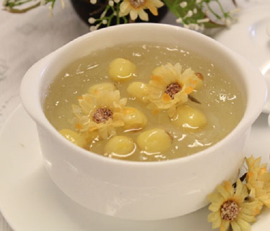 Cách nấu chè củ năng hạt sen ngọt mát siêu hấp dẫn