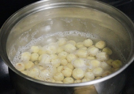 Cách nấu chè củ năng hạt sen ngọt mát siêu hấp dẫn