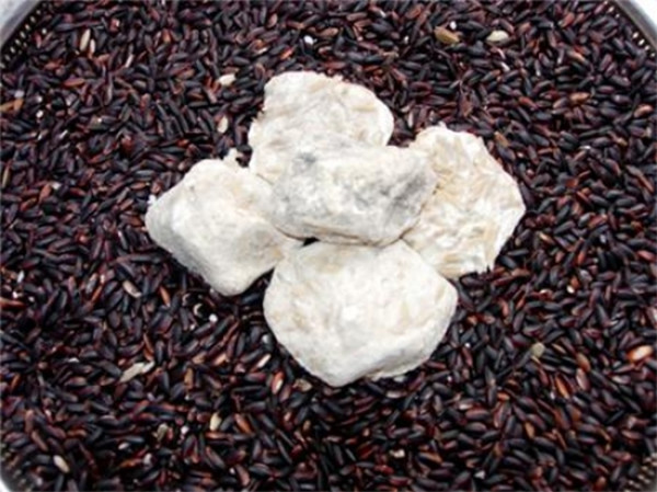 Cách nấu chè nếp cẩm sữa chua mát lạnh ngày hè