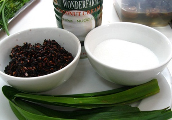 Cách nấu chè nếp cẩm sữa chua mát lạnh ngày hè