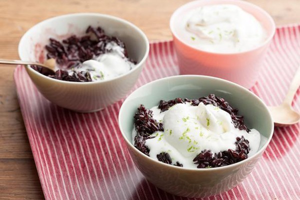 Cách nấu chè nếp cẩm sữa chua mát lạnh ngày hè