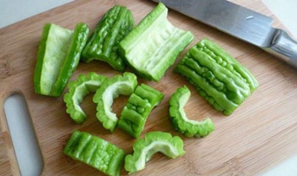 Cách nấu lẩu cá thác lác khổ qua ấm bụng ngày mưa