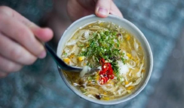 Cách nấu súp gà nấm thanh mát, ngọt lịm bồi bổ cho cả gia đình