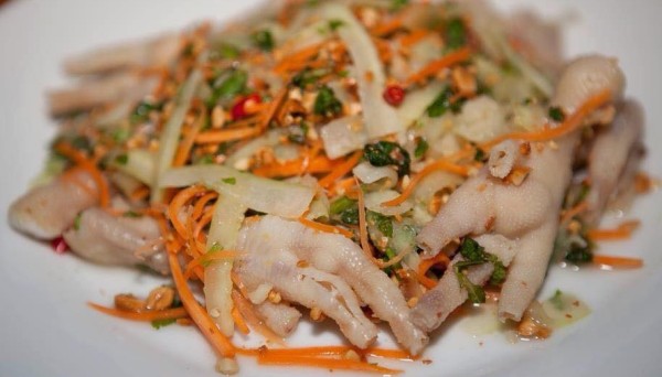 Cách rút xương chân gà với ba bước cực đơn giản