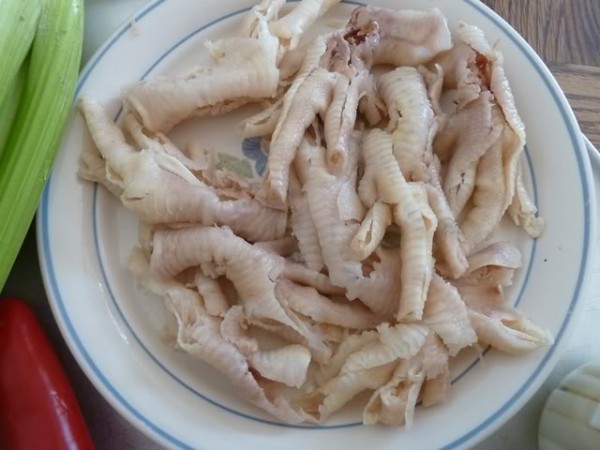 Cách rút xương chân gà với ba bước cực đơn giản