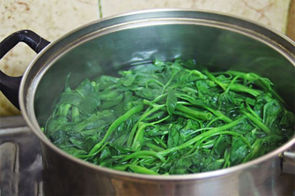 Cách xào rau muống tỏi xanh rau, giòn tự nhiên