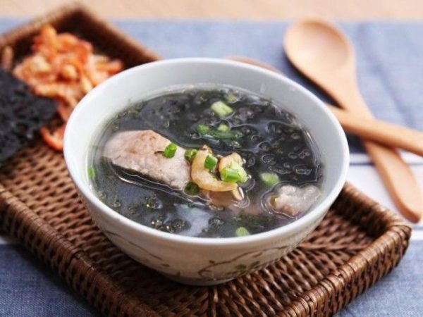 Cách nấu canh rong biển với xương heo ngon ngọt hấp dẫn