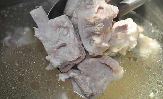 Cách nấu canh rong biển với xương heo ngon ngọt hấp dẫn