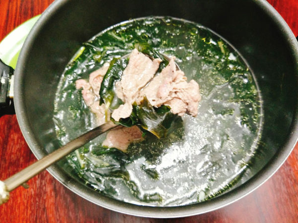 Cách nấu canh rong biển với xương heo ngon ngọt hấp dẫn