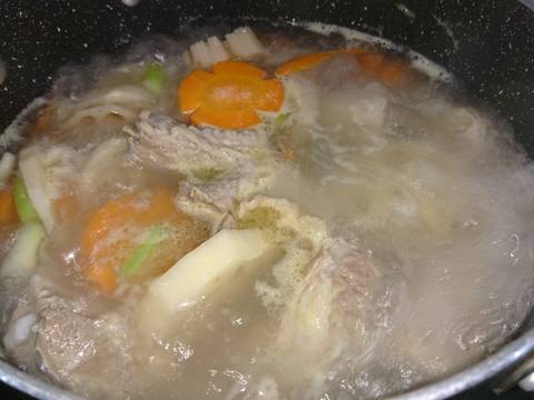 Cách nấu bún sườn hầm củ sen ngon lạ miệng