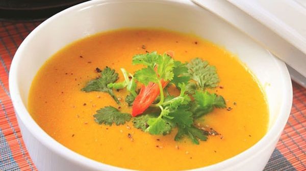 Cách nấu cháo bí đỏ giàu dinh dưỡng cho bé