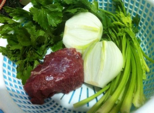 Cách làm thịt trâu xào rau cần ngon đậm đà cho bữa cơm gia đình