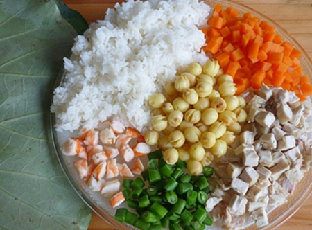 Công thức cách làm cơm gói lá sen đậm vị quê hương