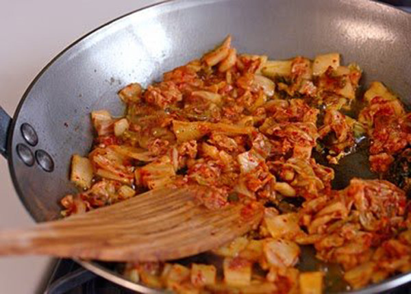 Cơm rang kim chi hấp dẫn cho những ai yêu đồ Hàn