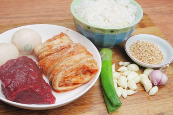 Cơm rang kim chi hấp dẫn cho những ai yêu đồ Hàn