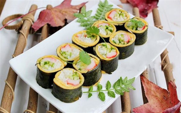 Cách làm trứng cuộn bún đơn giản cho bữa trưa ngon miệng