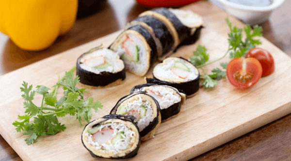 Cách làm trứng cuộn bún đơn giản cho bữa trưa ngon miệng