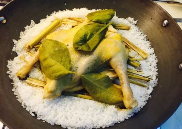 Gà hấp muối chanh sả ngon khó cưỡng