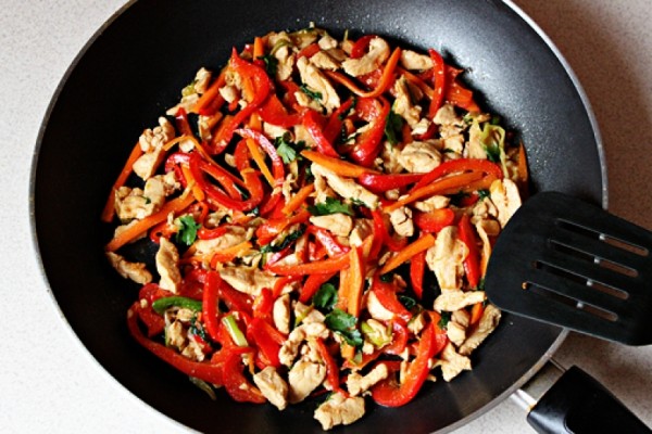 Gà xào sả ớt giòn cay cho ngày đông lạnh