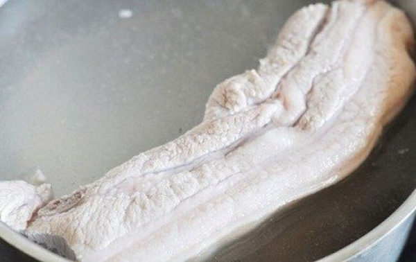 Cách luộc thịt lợn ngon đơn giản vừa ngọt vừa đậm đà