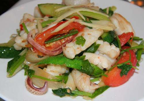 Mực xào hành tây thơm ngon đúng điệu cho ngày hè