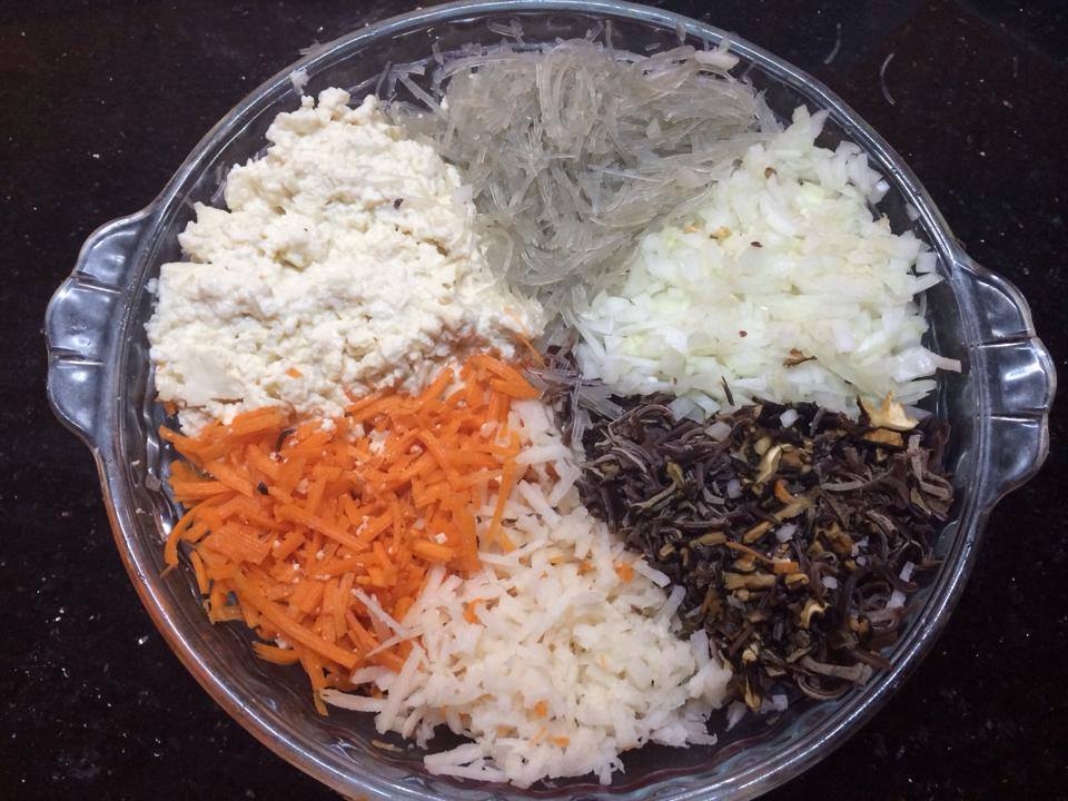 Cách làm nem rán ngon tròn vị của người việt