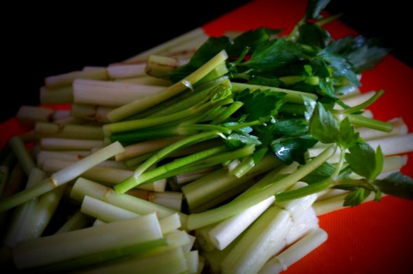 Gợi ý cách làm thịt trâu xào cần tỏi tại nhà đảm bảo ngon