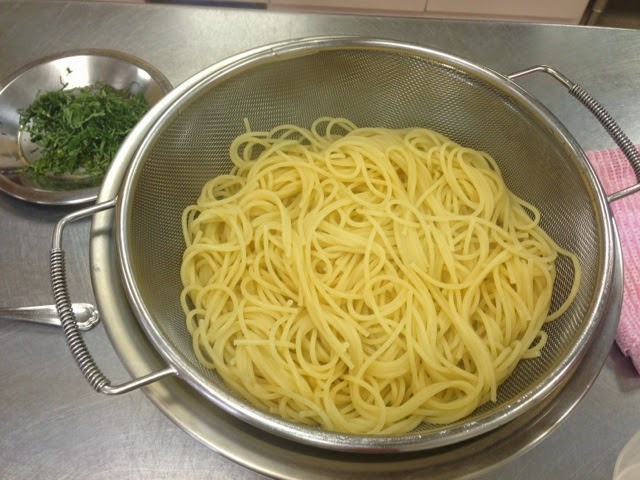 Cách làm mì xào trứng ngon tuyệt cho bữa sáng